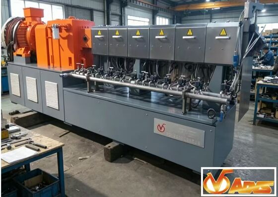 Giá tốt Máy xăng nhựa cùng xoay hai vít đa năng với hộp số truyền động đối xứng hai mặt, sưởi ấm / làm mát phân đoạn và điều khiển PLC trực tuyến
