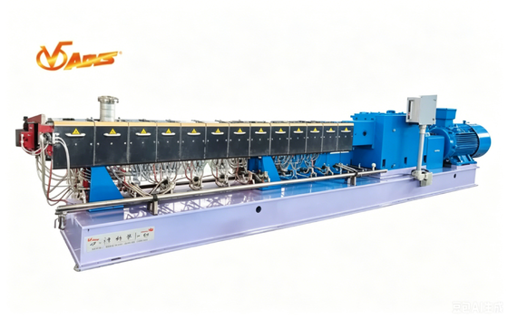 Giá tốt Công suất cao Co-rotating Twin Screw Compounding Extruder 2000kgh Công suất Thiết kế tiết kiệm năng lượng trực tuyến